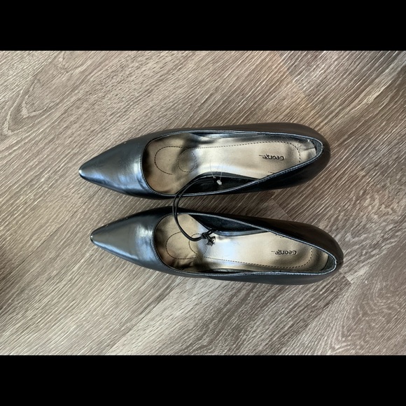 George’s closed toe kitten heels (OG $ ~ 60) size 8 - Picture 2 of 4